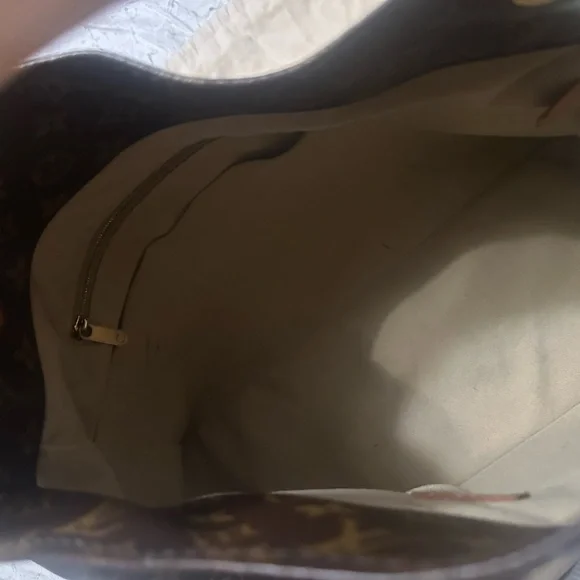 Louis Vuitton Artsy - Picture 10 of 16